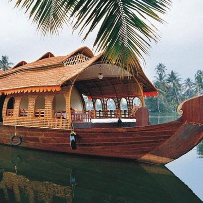 Deluxe Houseboat Alleppey